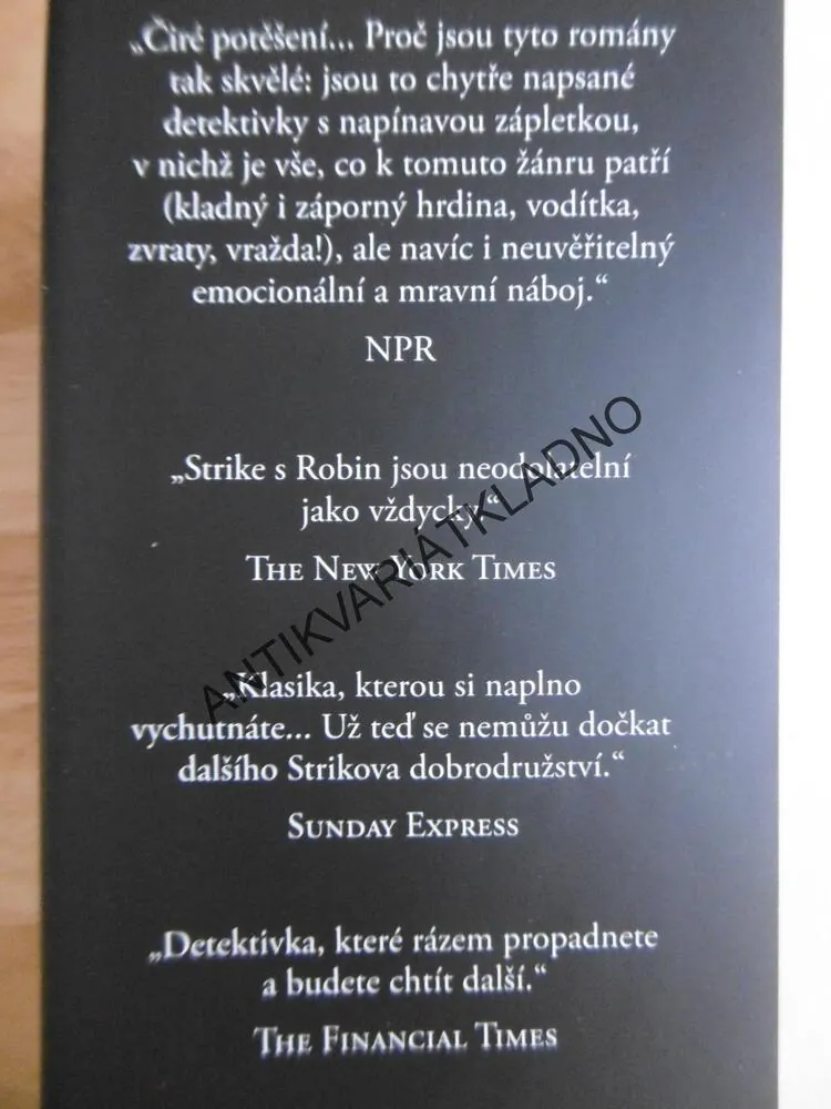 VE SLUŽBÁCH ZLA, ROBERT GALBRAITH (J.K. ROWLINGOVÁ) **an