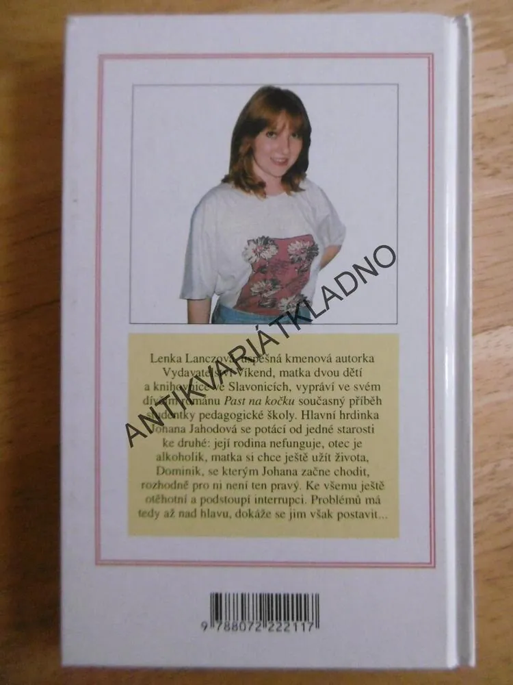 PAST NA KOČKU, LENKA LANCZOVÁ,**an