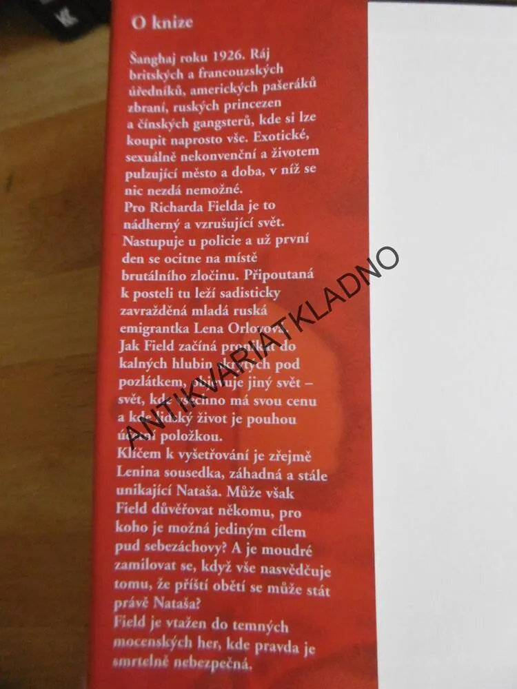PÁN DEŠŤŮ, TOM BRADBY, **an