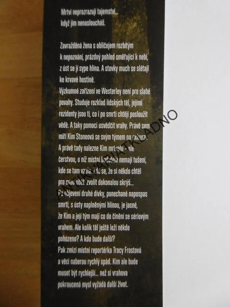 OTEVŘENÝ HROB, ANGELA MARSONSOVÁ, **an