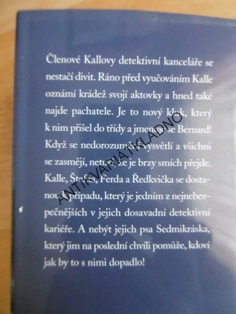 ČTYŘI A PŮL KAMARÁDA A LOUPEŽ V GALERII, JOACHIM FRIEDRICH, PÁV, **an