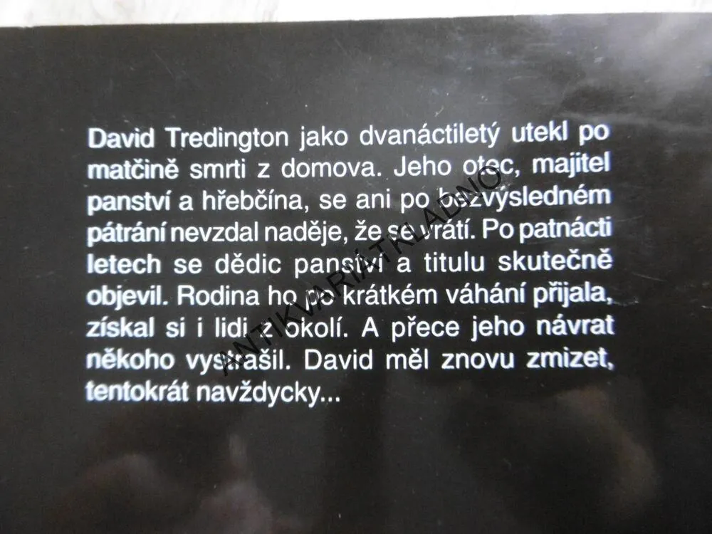 VRAŽEDNÉ OBJETÍ, JOHN FRANCOME,