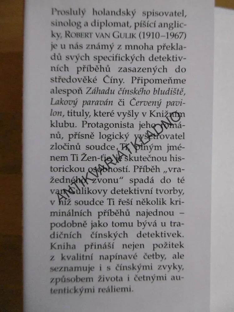 SOUDCE TI A VRAŽEDNÝ ZVON, ROBERT VAN GULIK, **an