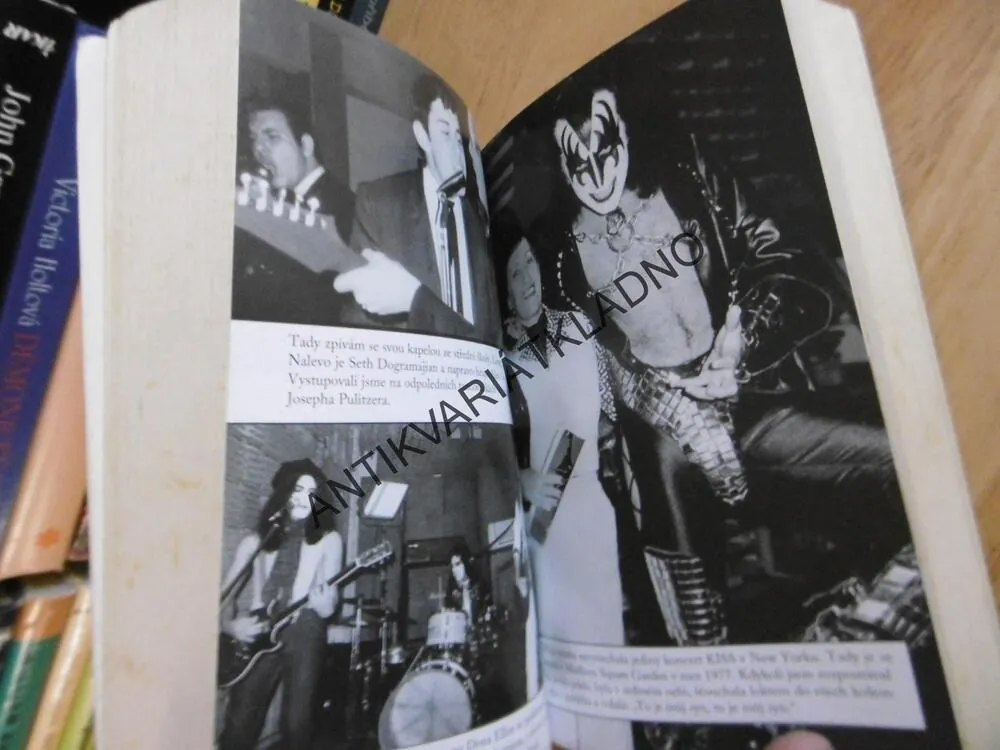 KISS, HUDEBNÍ SKUPINA, GENE SIMMONS, **an
