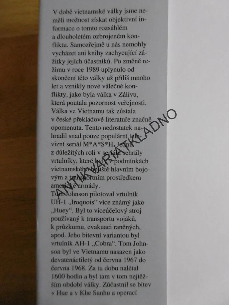 NADORAZ, TOM A. JOHNSON, VZPOMÍNKY PILOTA VRTULNÍKU HUEY Z VIETNAMSKÉ VÁLKY, **an
