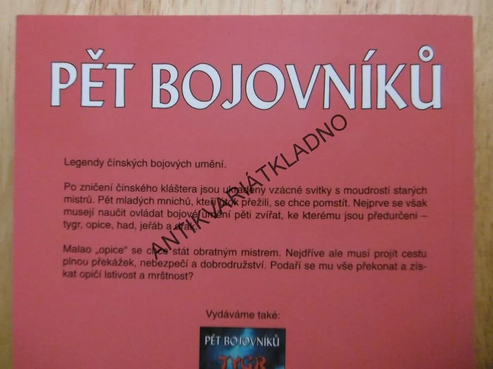PĚT BOJOVNÍKŮ, OPICE, JEFF STONE, **an
