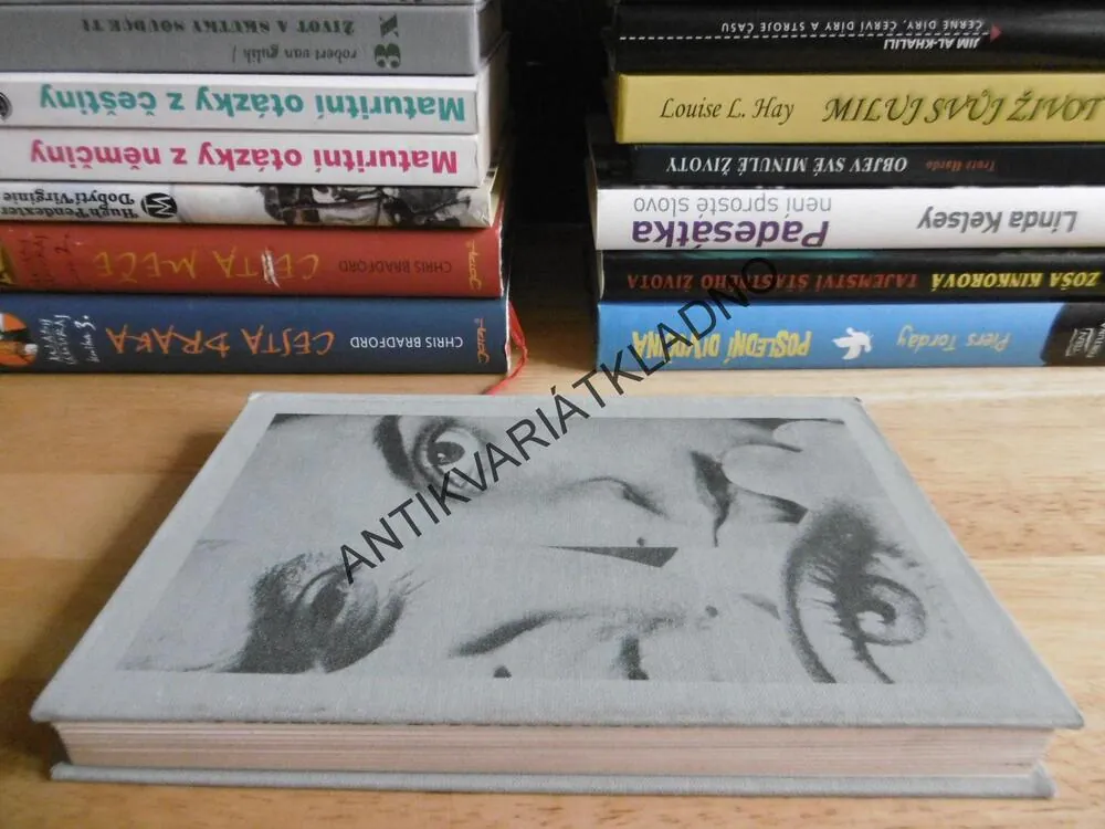 TŘIKRÁT MAIGRET A NEOCHOTNÍ SVĚDKOVÉ, GEORGES SIMENON, **an