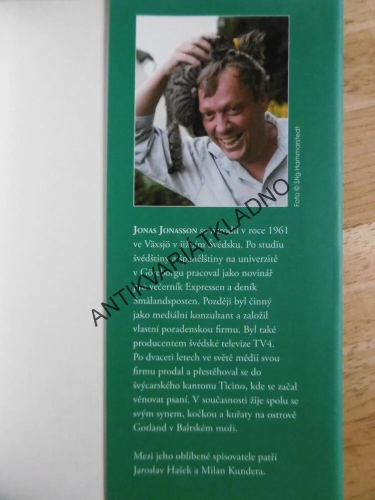 STOJEDNALETÝ STAŘÍK, KTERÝ SE VRÁTIL, ABY ZACHRÁNIL SVĚT, JONAS JONASSON, **an