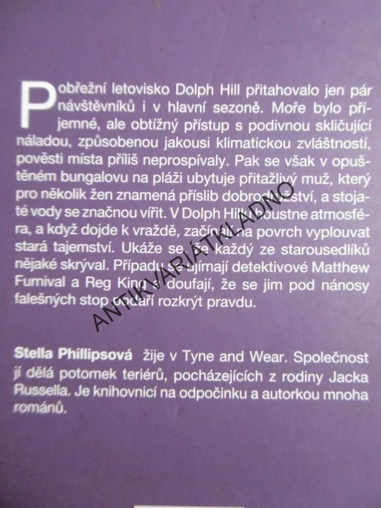 TAJEMSTVÍ TŘÍ, STELLA PHILLIPSOVÁ, **an