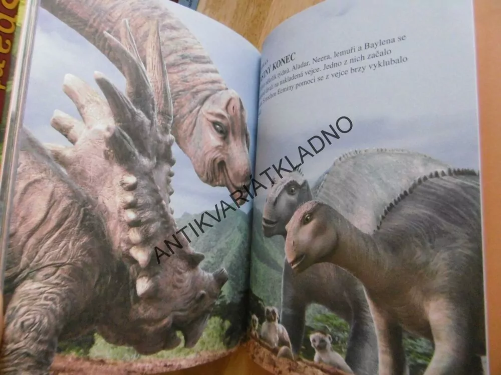 DINOSAURUS, DISNEY PIXAR, **an