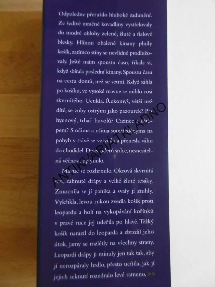 DCERA KURY, DEBRA AUSTINOVÁ, **an