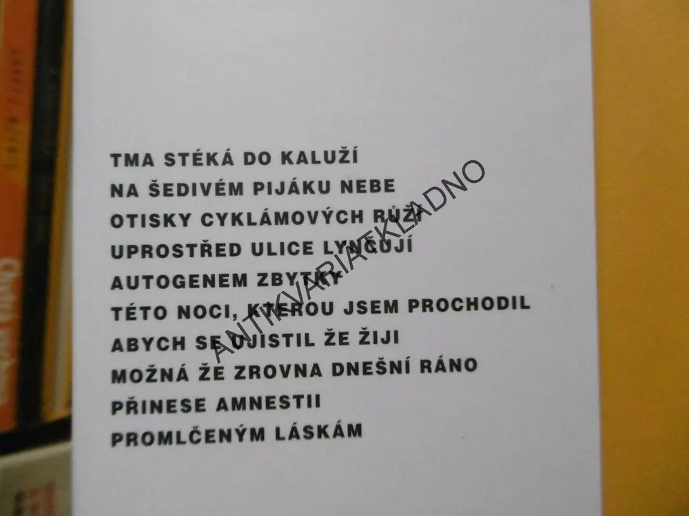 BLUES PRO BLÁZNIVOU HOLKU A JINÉ BÁSNĚ, VÁCLAV HRABĚ, **an