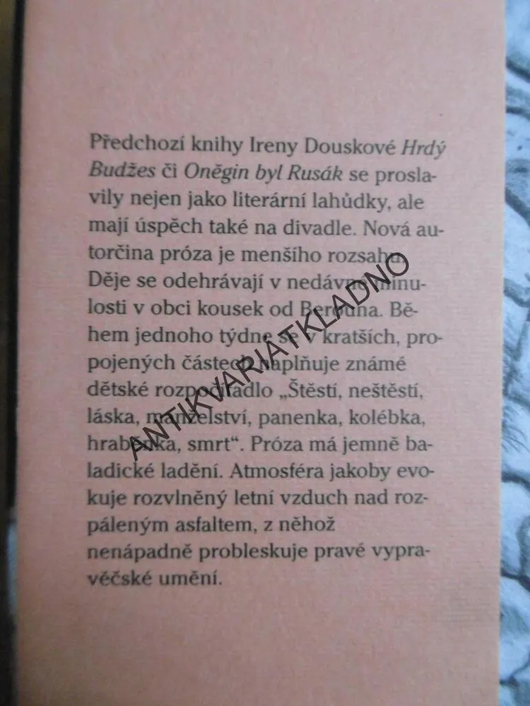 O BÍLÝCH SLONECH, IRENA DOUSKOVÁ, **an