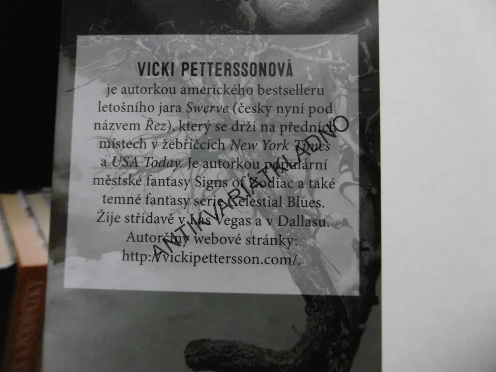 ŘEZ, VICKI PETTERSSONOVÁ, **an