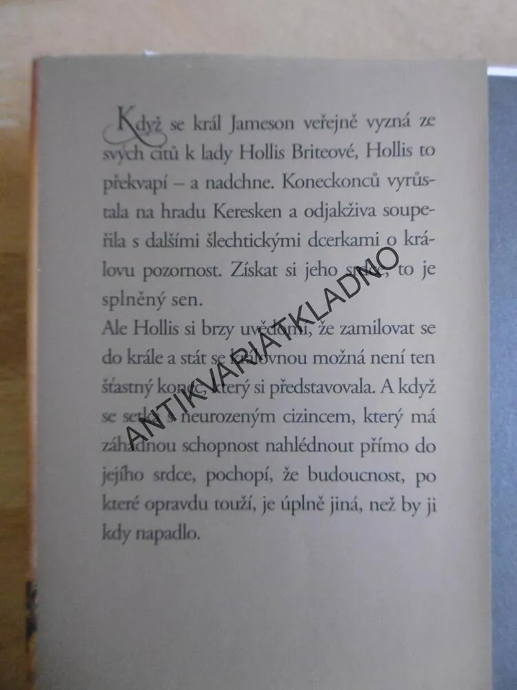 ZASLÍBENÁ, KIERA CASSOVÁ, **an