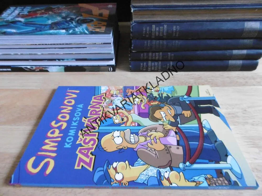 SIMPSONOVI KOMIKSOVÁ ZAŠÍVÁRNA, KOMIKS, **an