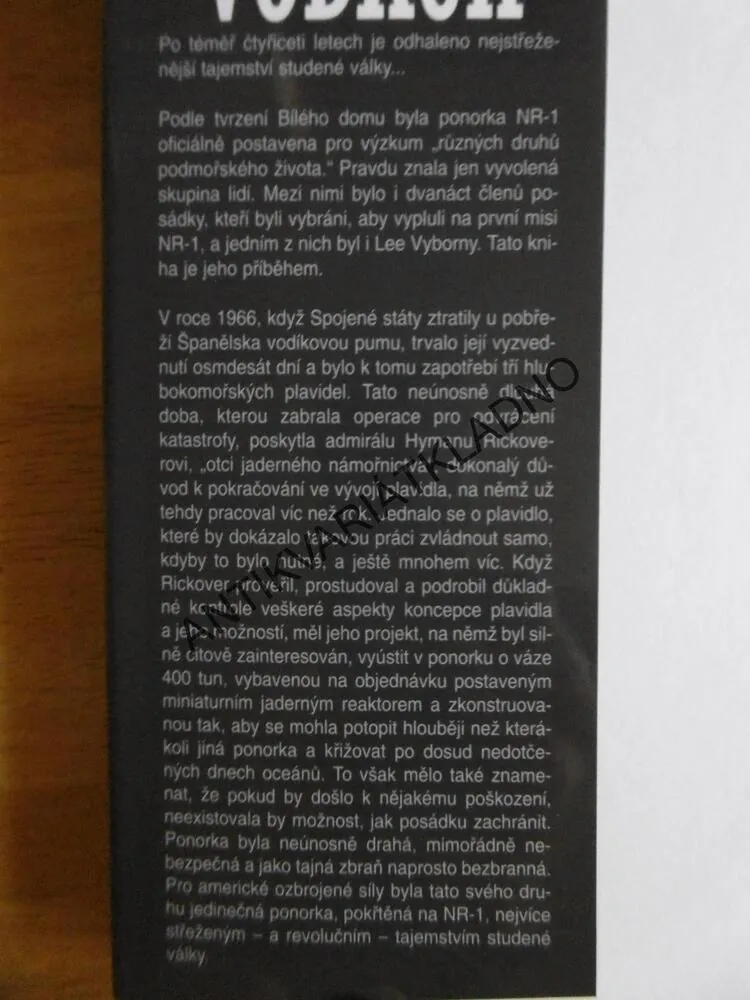 V TEMNÝCH VODÁCH, LEE VYBORNY, DON DAVIS, **an