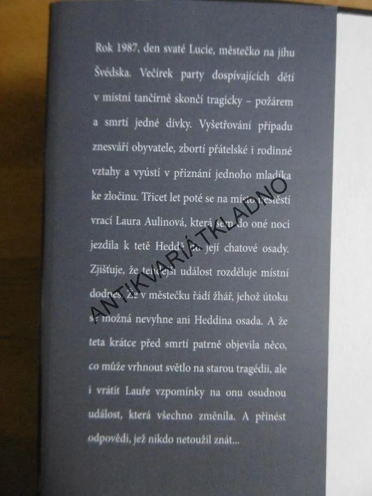 ZIMNÍ OHEŇ, ANDERS DE LA MOTTE, **an