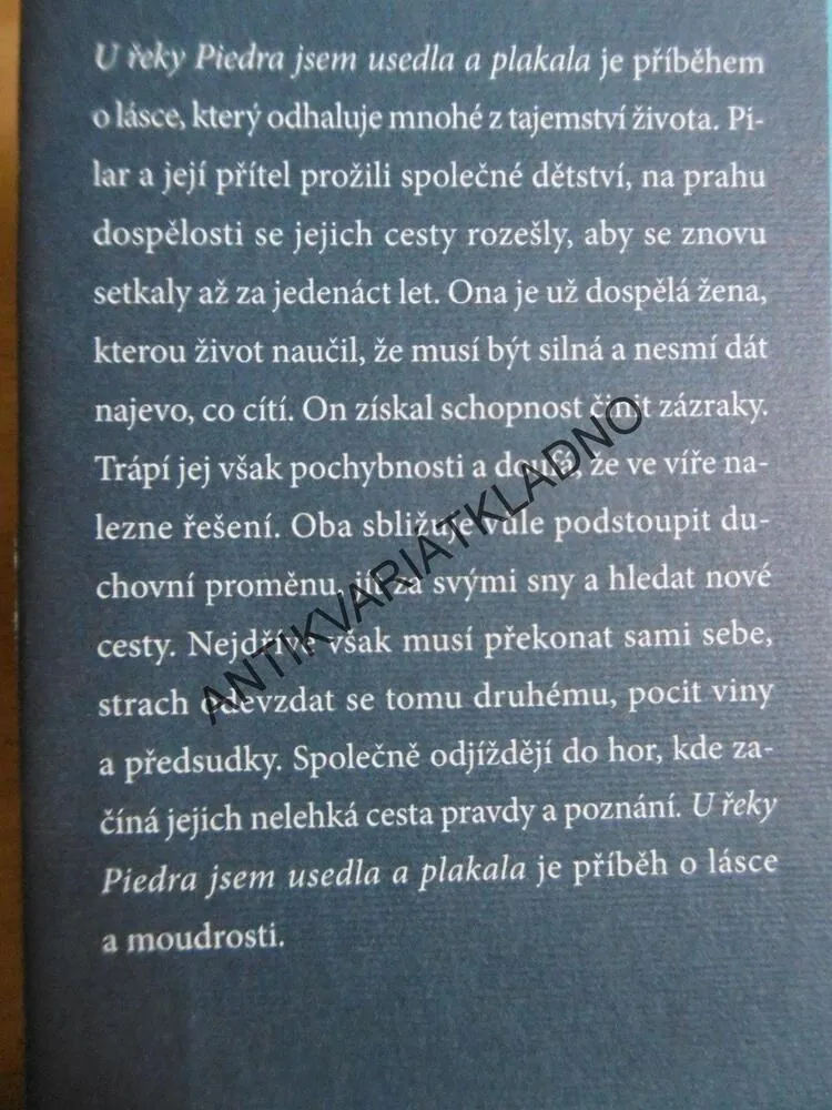 U ŘEKY PIEDRA JSEM USEDLA A PLAKALA, PAULO COELHO, **an