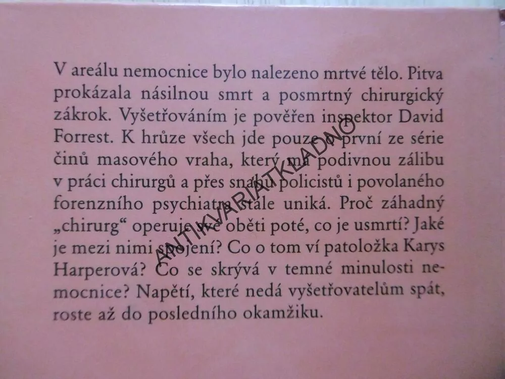 FATALNÍ ŘEZ, PRISCILLA MASTERSOVÁ, **an