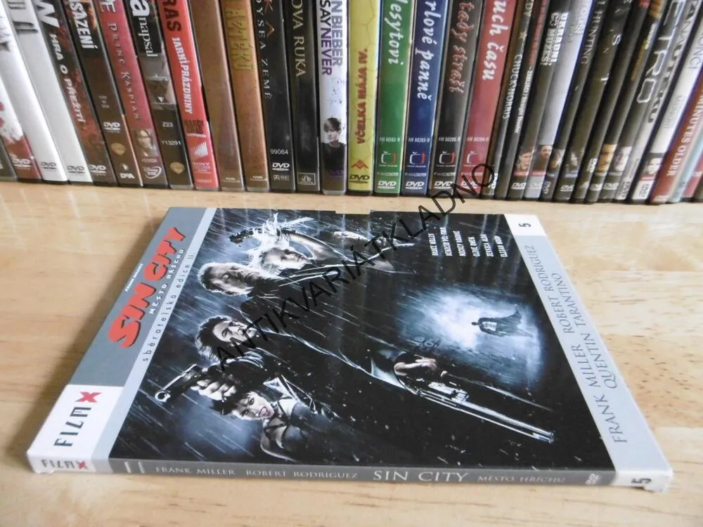 SIN CITY, MĚSTO HŘÍCHU,BRUCE WILLIS,TARANTINO, DVD FILM