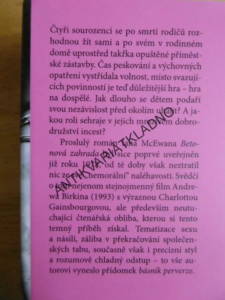 BETONOVÁ ZAHRADA, IAN MCEWAN, **an