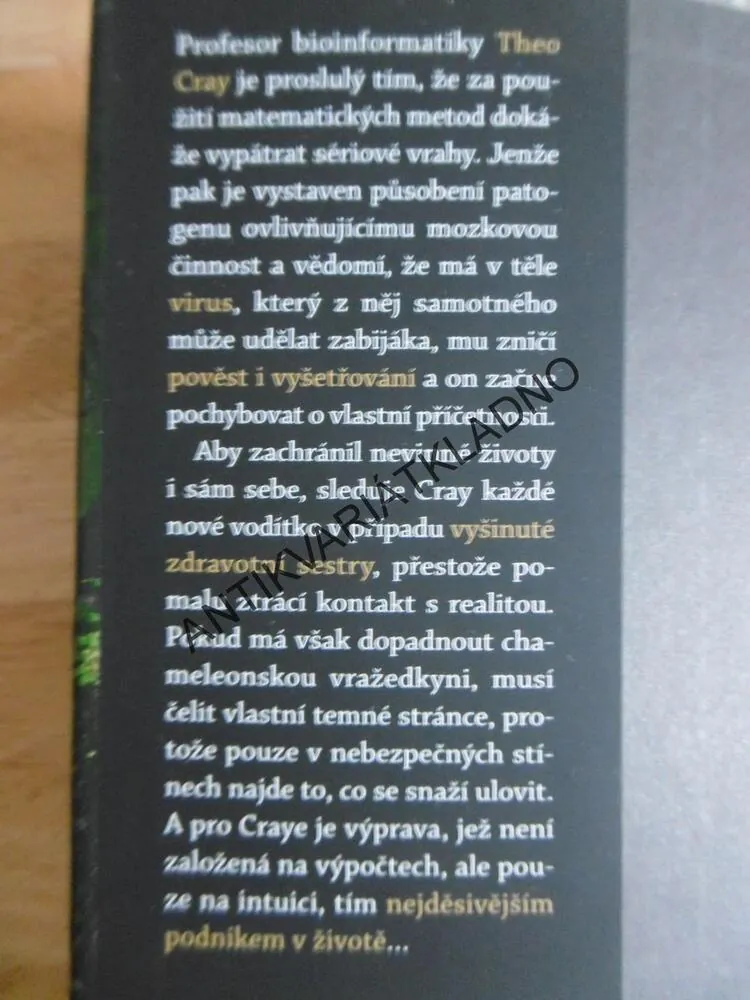 TEMNÝ VZOREC, ANDRERW MAYNE, **an