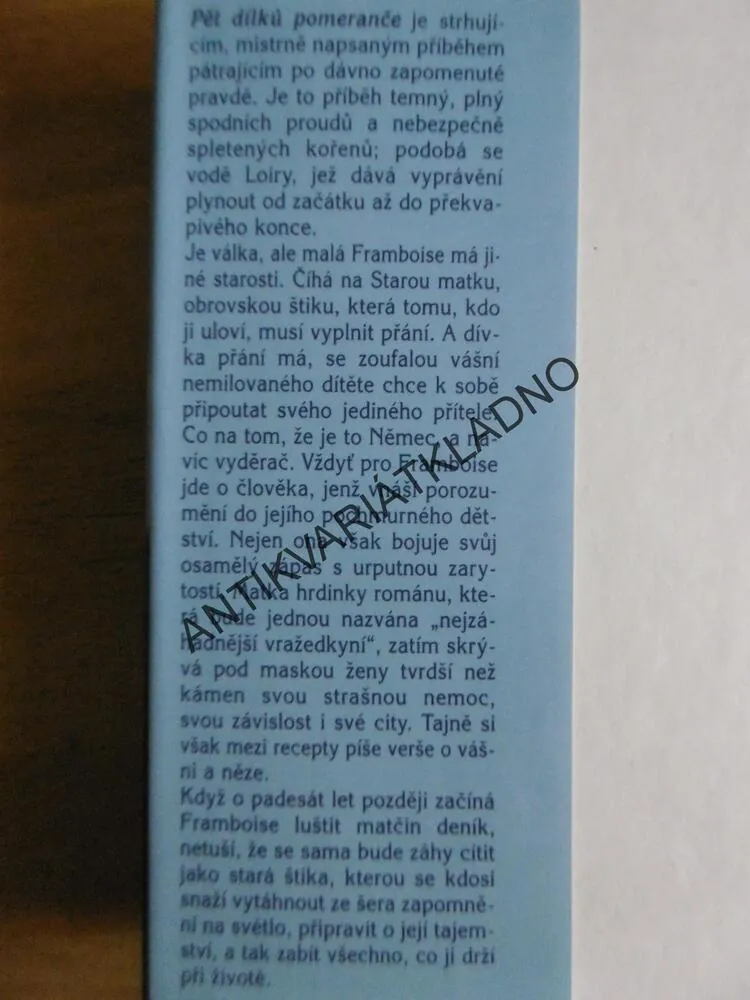 PĚT DÍLKŮ POMERANČE, JOANNE HARRISOVÁ, **an
