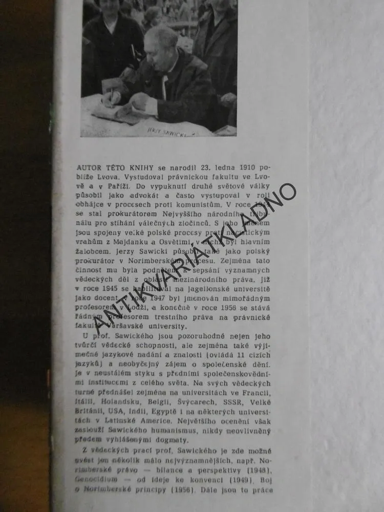 SOUDCI, OMYLY A PARAGRAFY, JERZY SAWICKI, NEPRAKTA, **an