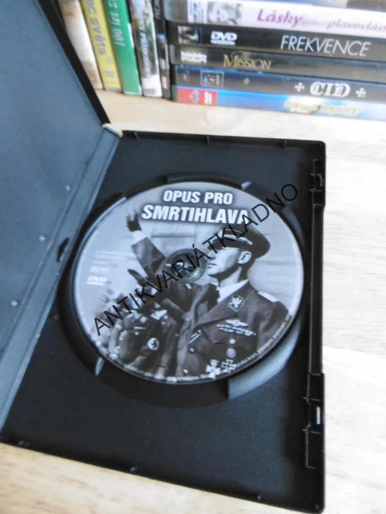 OPUS PRO SMRTIHLAVA, DVD FILM