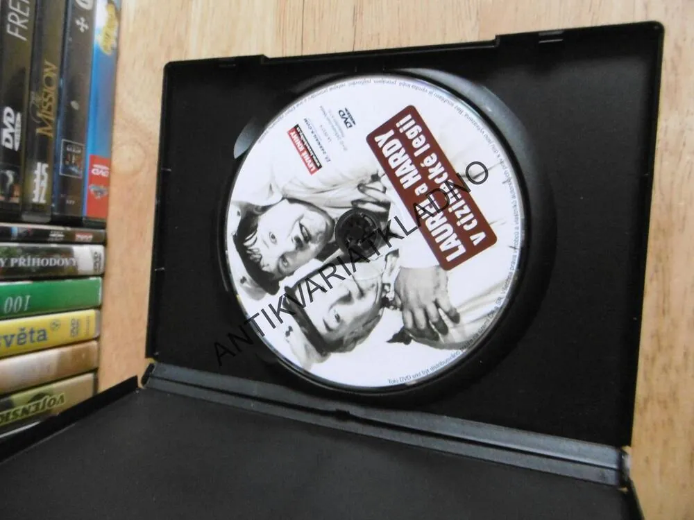 LAUREL A HARDY V CIZINECKÉ LEGII, DVD FILM