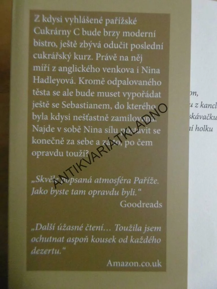 CUKRÁRNA V PAŘÍŽI, JULIE CAPLINOVÁ, **an