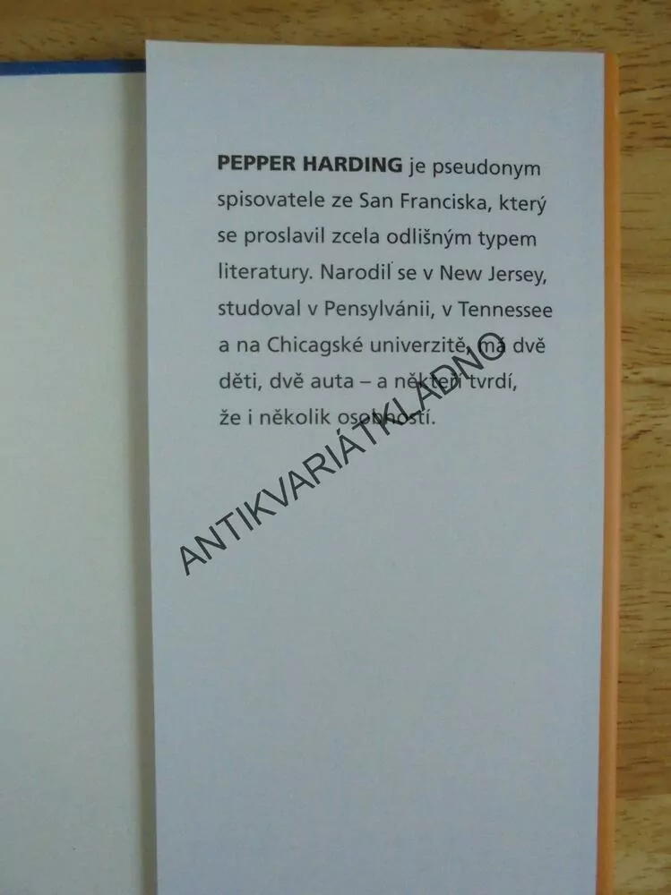 DUŠE HENRYHO QUANTUMA, PEPPER HARDING, **an