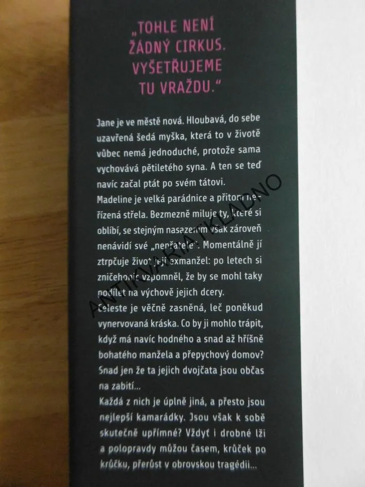 SEDMILHÁŘKY, LIANE MORIARTY, **an