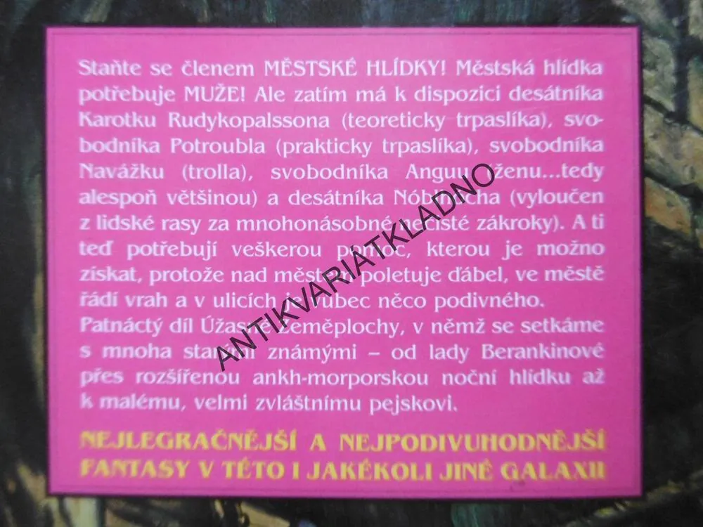 MUŽI VE ZBRANI, ÚŽASNÁ ZEMĚPLOCHA, TERRY PRATCHETT, **an
