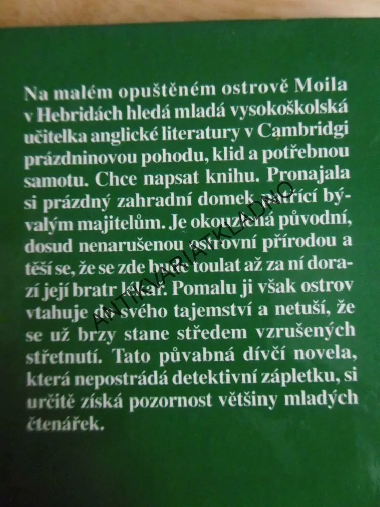 DŮM NA OSTROVĚ, MARY STEWARTOVÁ, **an
