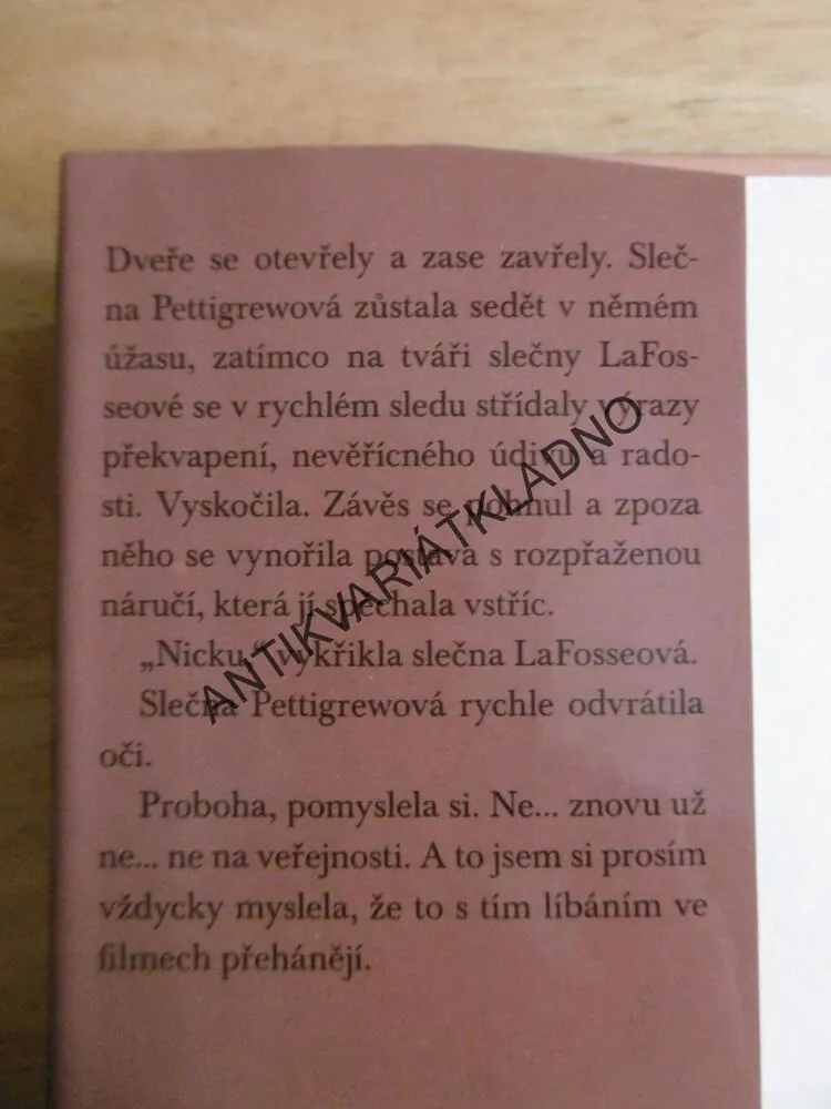 SLEČNA PETTIGREWOVÁ ZAČÍNÁ ŽÍT, WINIFRED WATSONOVÁ, **an
