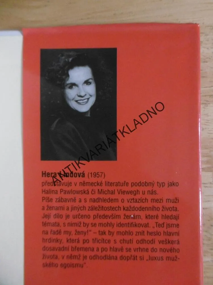 SUPERŽENA, HERA LINDOVÁ, **an