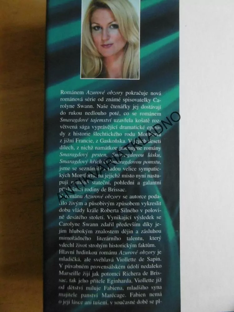 AZUROVÉ OBZORY, CAROLYNE SWANN, **an
