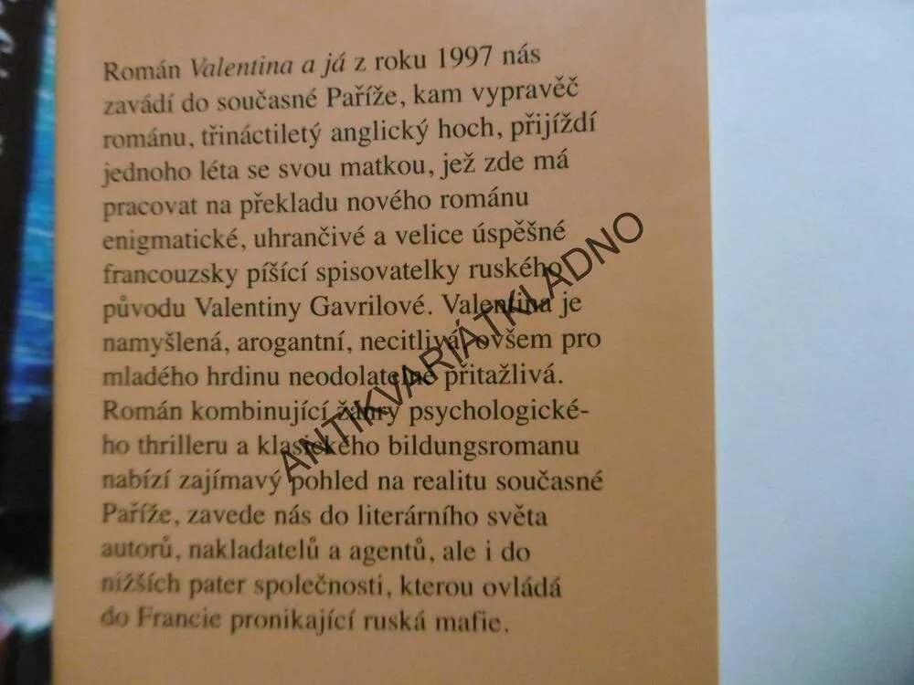 VALENTINA A JÁ, ROSE TREMAINOVÁ, **an