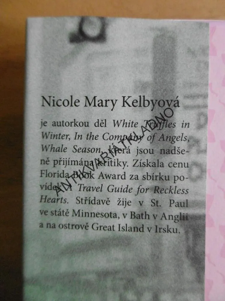 KOSTÝMEK JACKIE KENNEDYOVÉ, NICOLE MARY KELBYOVÁ, **an