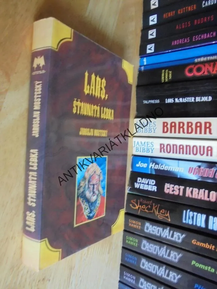 LARS, ŠŤAVNATÁ LEBKA, JAROSLAV MOSTECKÝ, **an