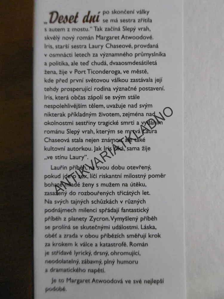 SLEPÝ VRAH, MARGARET ATWOODOVÁ, **an