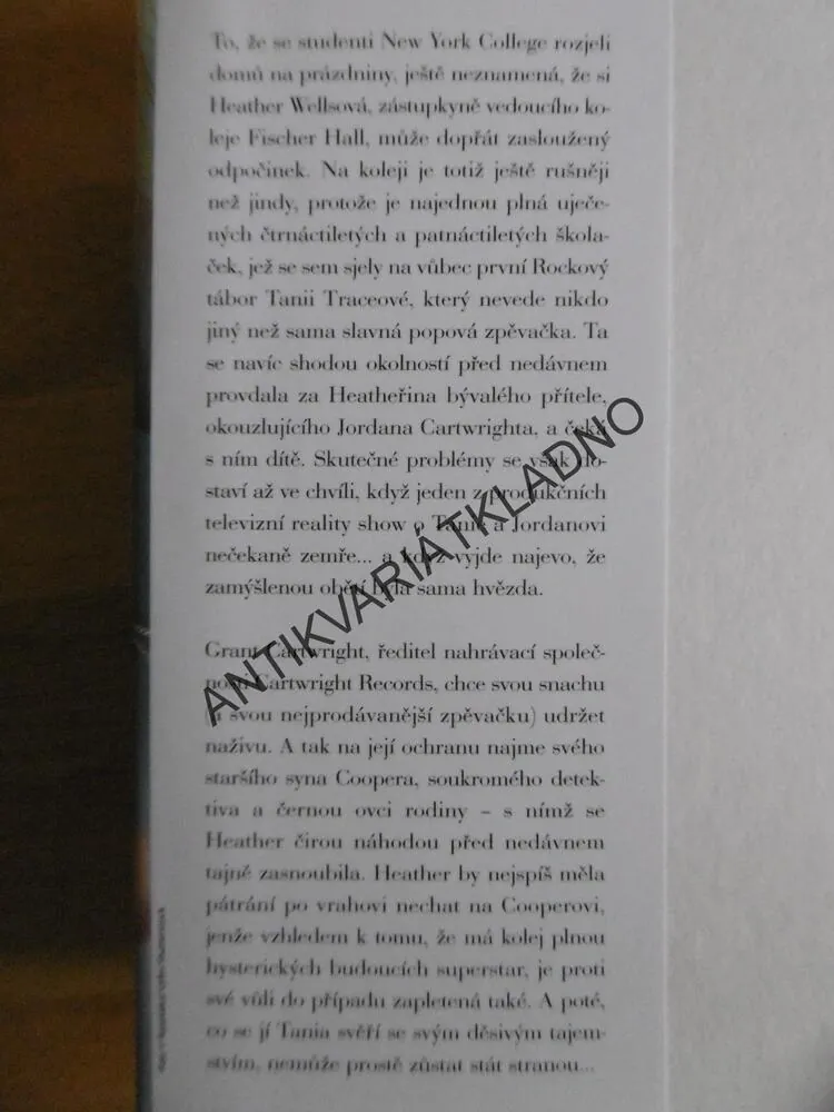 VELIKOST L, ZNOVU NA SCÉNĚ, MEG CABOTOVÁ, **an