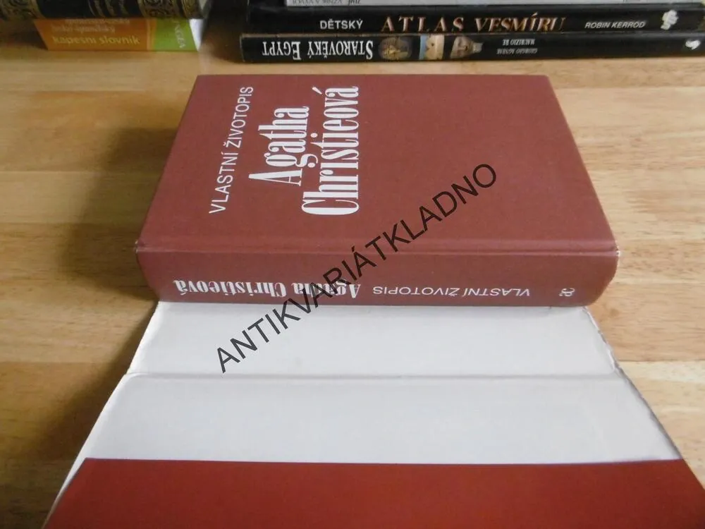 VLASTNÍ ŽIVOTOPIS, AGATHA CHRISTIE, **an