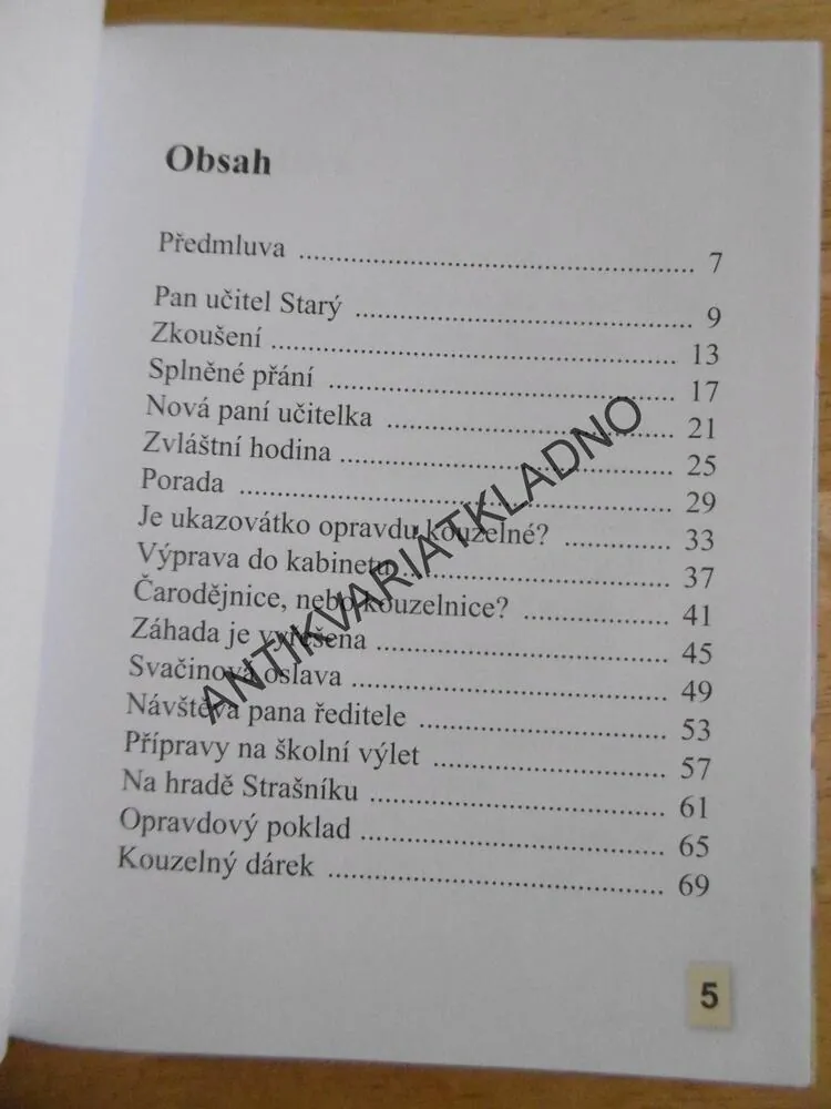 KOUZELNÁ TŘÍDA, ZUZANA POSPÍŠILOVÁ, DRAHOMÍR TRSŤAN, PRVNÍ ČTENÍ, **an