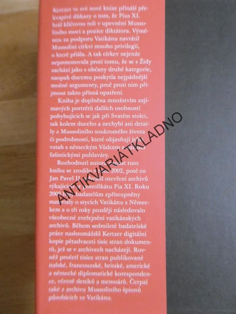 PAPEŽ A MUSSOLINI, DAVID I. KERTZER, **an