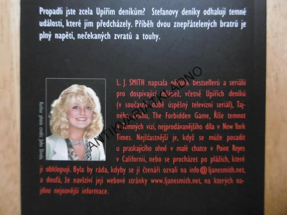 UPÍŘÍ DENÍKY, ÚKRYT, STEFANOVY DENÍKY, L.J. SMITH, **an
