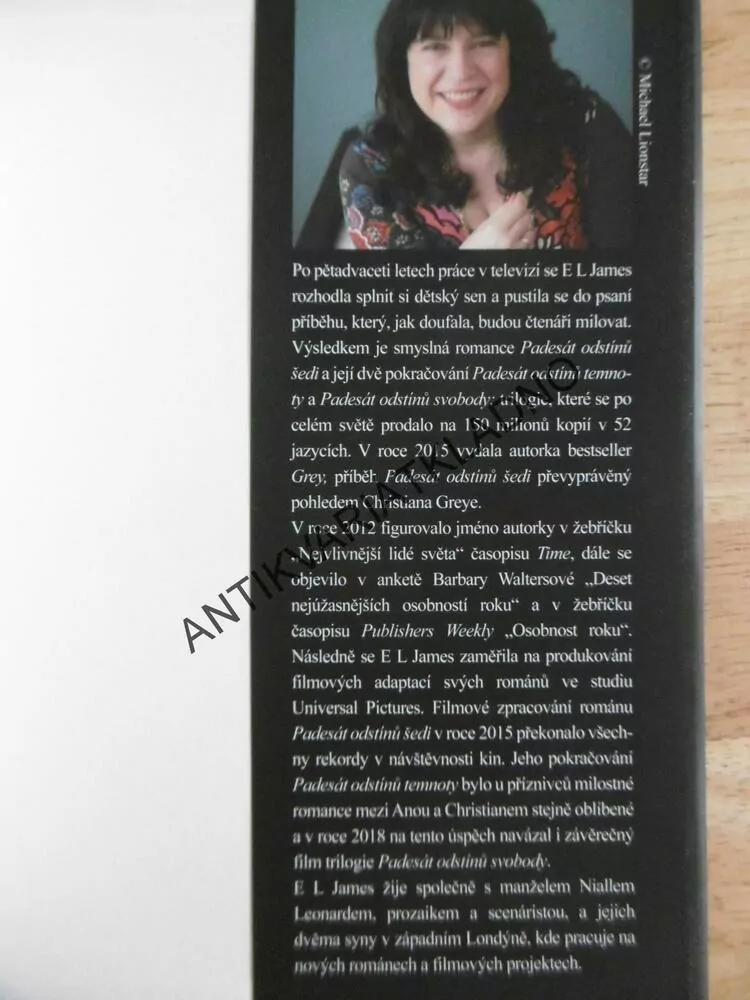 DARKER, E.L. JAMES, PADESÁT ODSTÍNŮ ŠEDI, **an