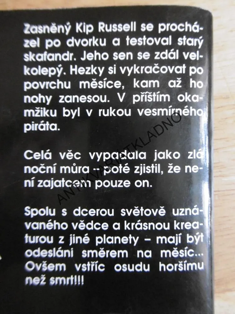 VEZMI SI SKAFANDR A BĚŽ, ROBERT A. HEINLEIN, **an